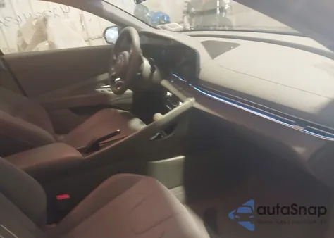 2024 Hyundai Elantra Sel z USA, uszkodzony, nr VIN KMHLM4DG0RU653302